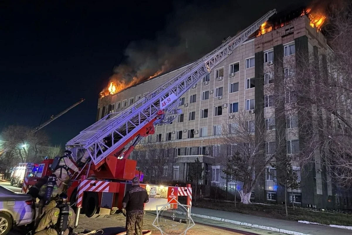 Ақтөбеде төтенше жағдай: облыс әкімдігі ғимараты өртеніп жатыр (ВИДЕО)
