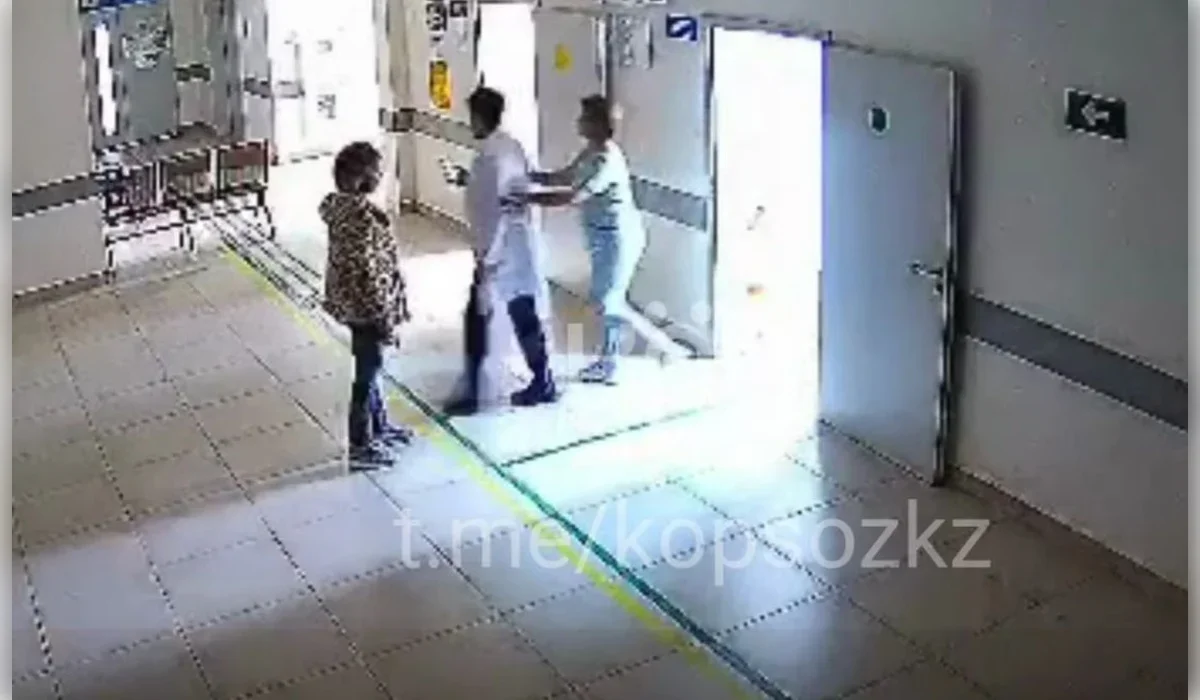 Астанада ер адам фельдшерді жұмыс орнында ұрып кетті: дәрігер бас-ми жарақатын алды