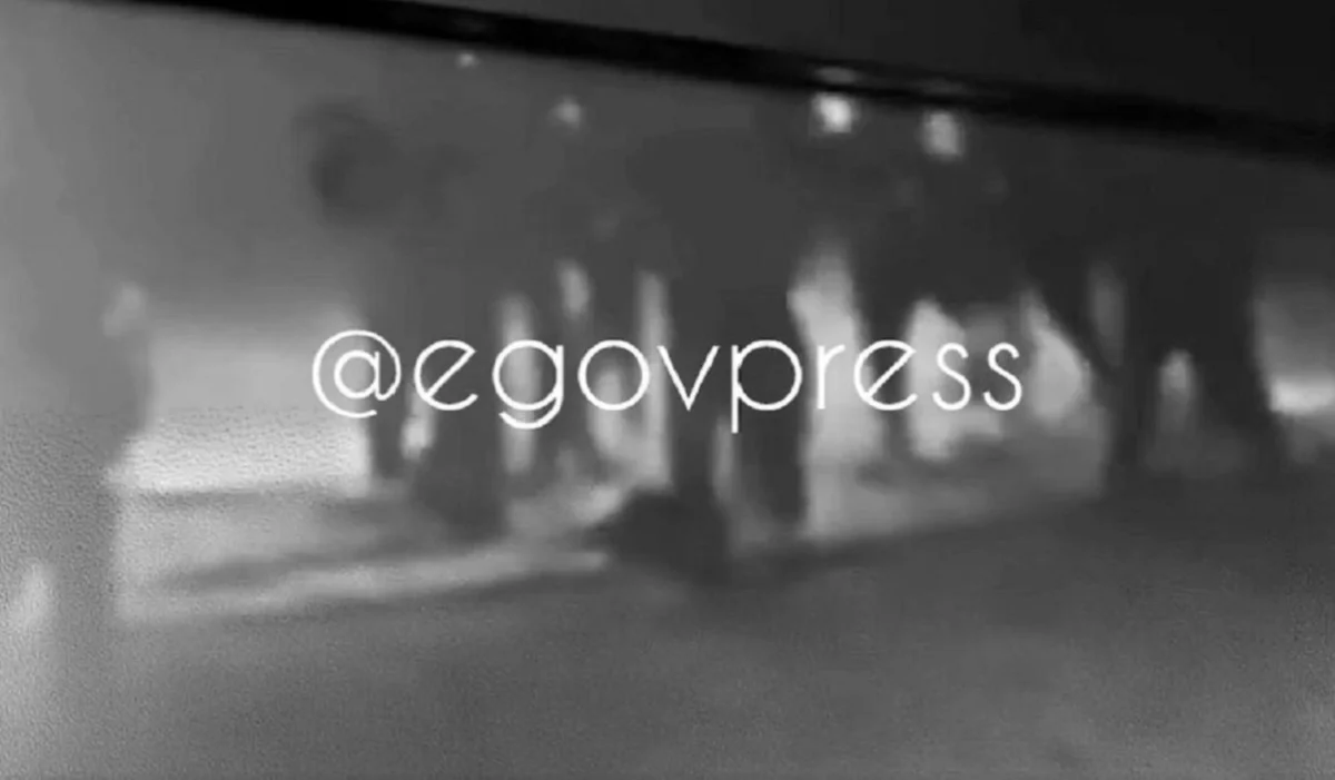 Алматыда ер адамды бір топ адам жабылып, соққыға жықты (ВИДЕО)