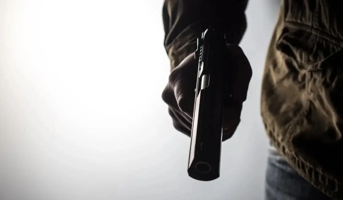 «Белгісіз біреулер оқ атты»: ШҚО-да жас жігітті арқасынан атып кеткендер ұсталды