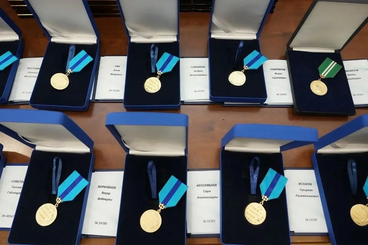Таяу Шығыс елдерінен қазақстандықтарды эвакуациялауға қатысқандарға мемлекеттік наградалар табысталды