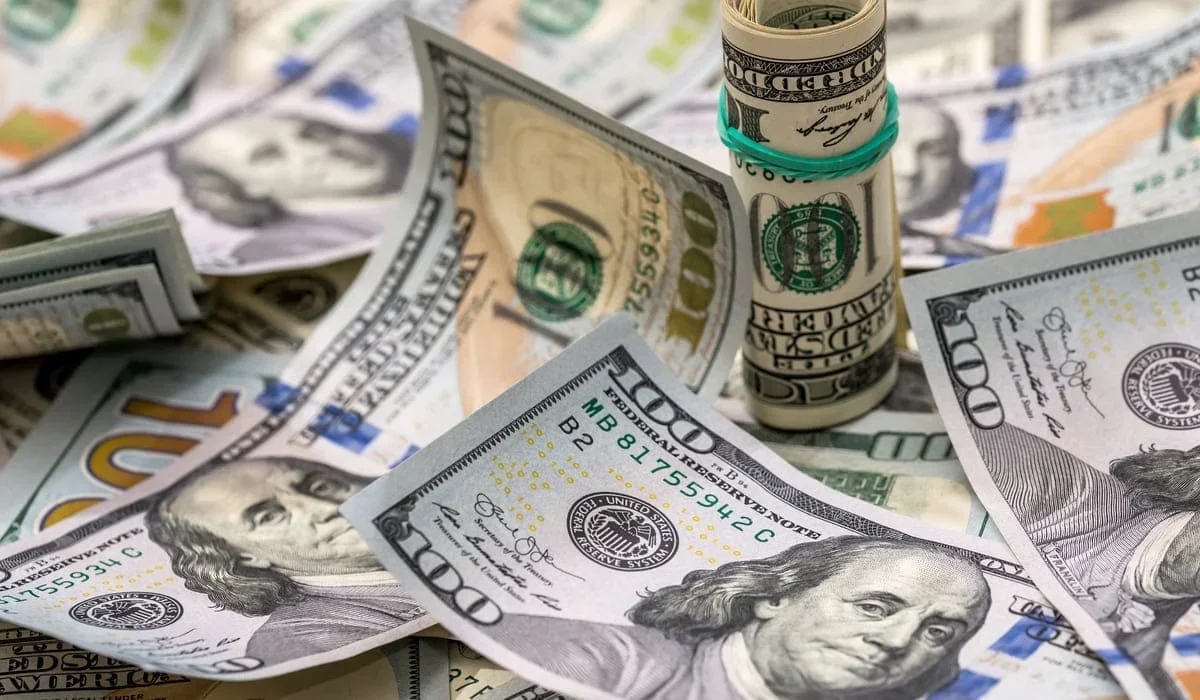 Қазақстанда доллар құны құбылып тұр: 10 сәуірге арналған ресми бағамы жарияланды