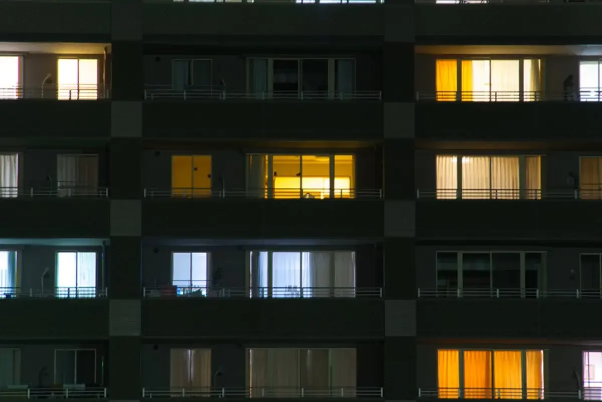 Қарағандыда тоғызыншы қабаттан секірмек болған жасөспірім құтқарылды