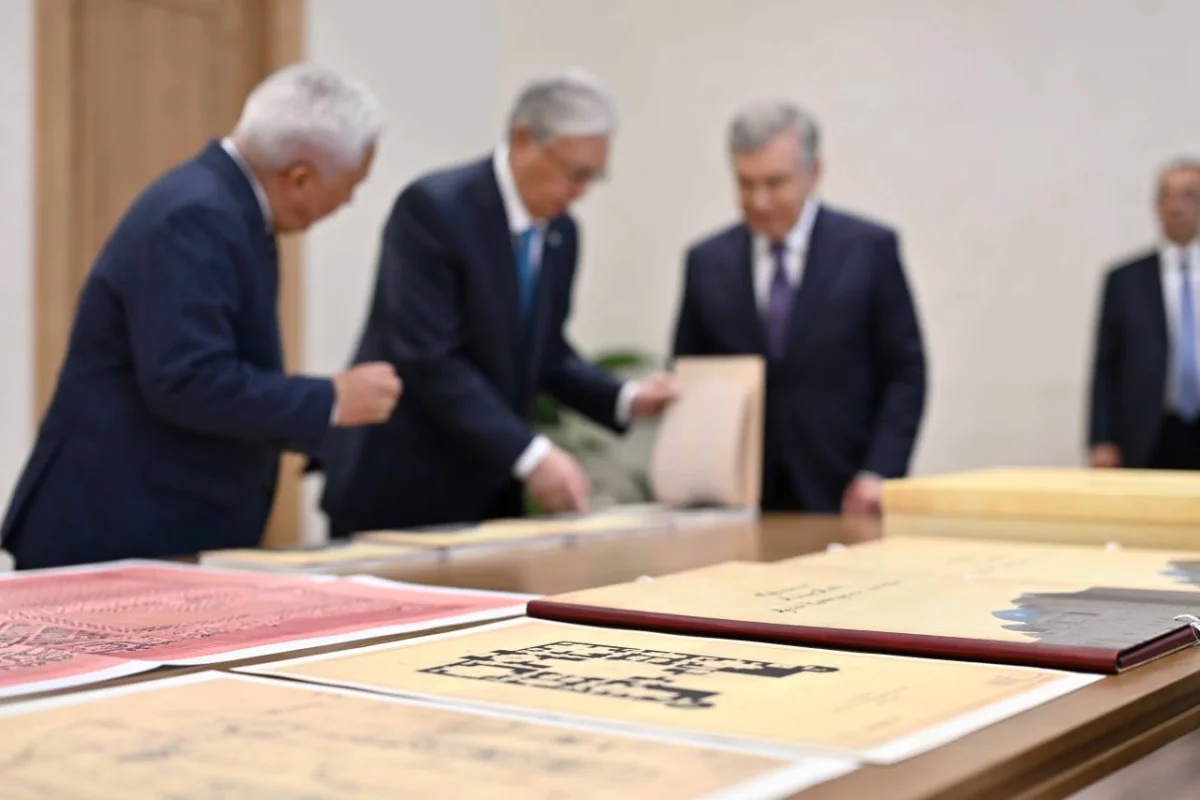 Мирзиёев Тоқаевқа бірқатар тарихи құжатты тапсырды