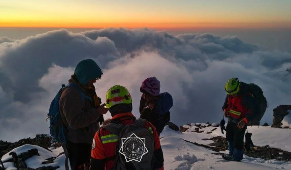 Алматыда таудың шыңына шыққан жасөспірім қиын жағдайға тап болды