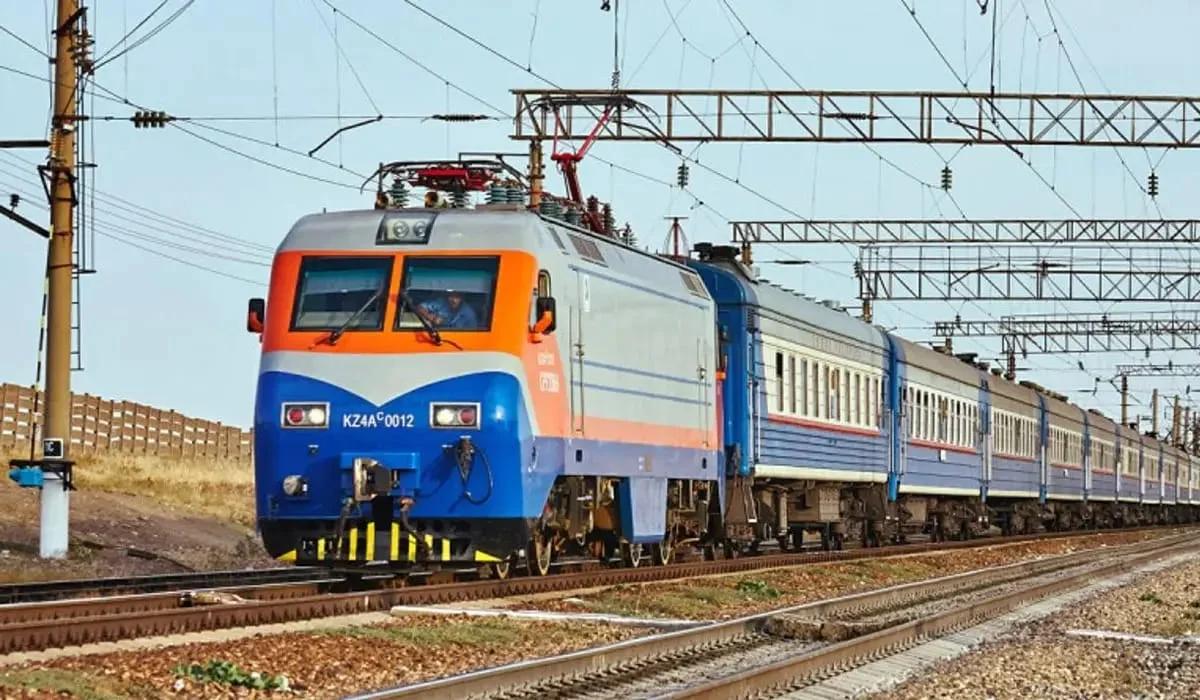 Ақмола облысында полициядан қашқан жасөспірім пойыздан құлап, ауыр жарақат алды