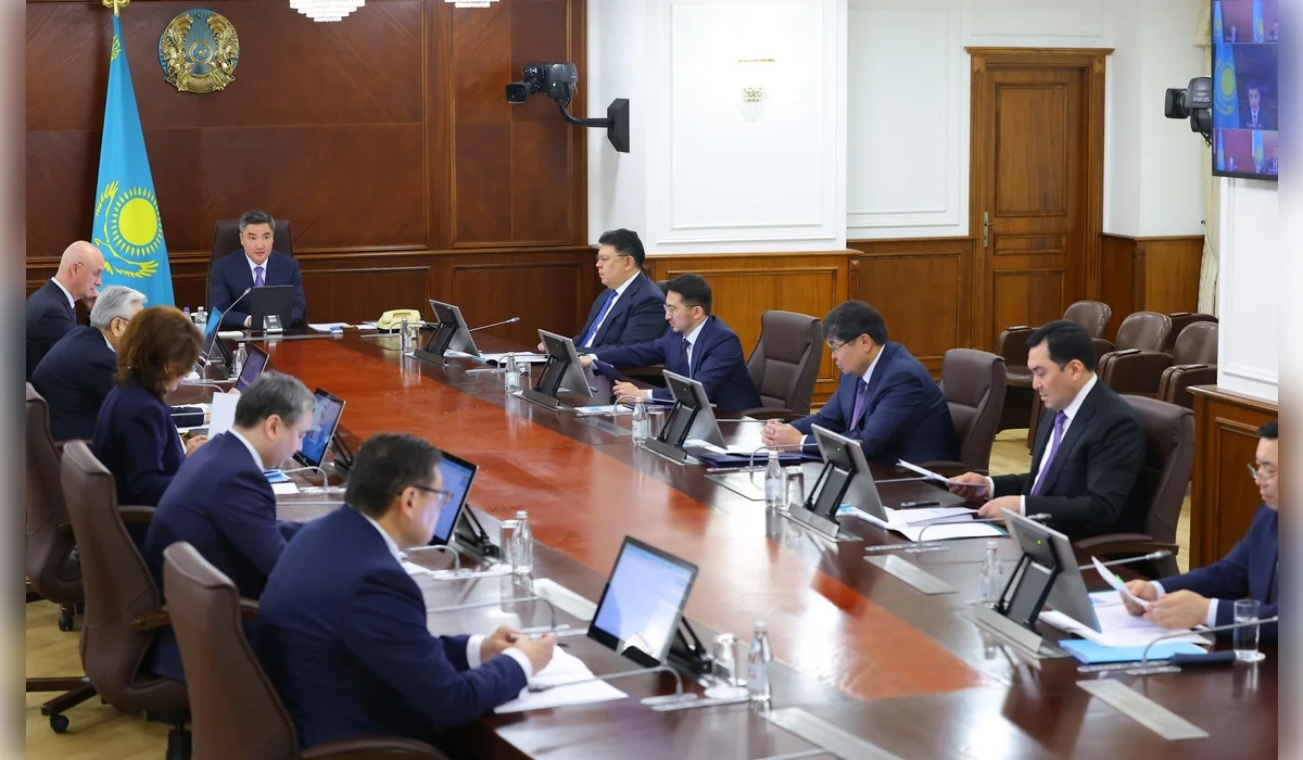 «Бос әңгімені доғаратын уақыт келді»: Бектенов министрлерге нақты іспен айналысуды тапсырды