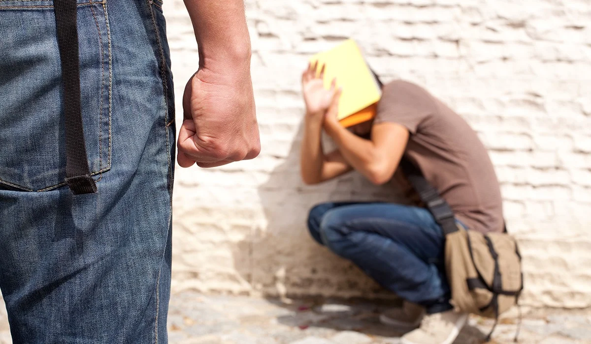 Семейда курстасына буллинг жасаған колледж студенті үшін анасы жазаланды