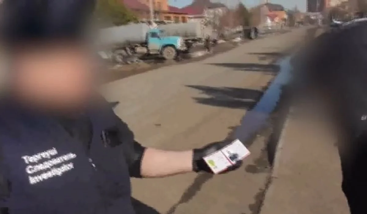 Шетелде оқуы бар: Астанада жас жігіт есірткі таратып жүрген жерінен ұсталды (ВИДЕО)