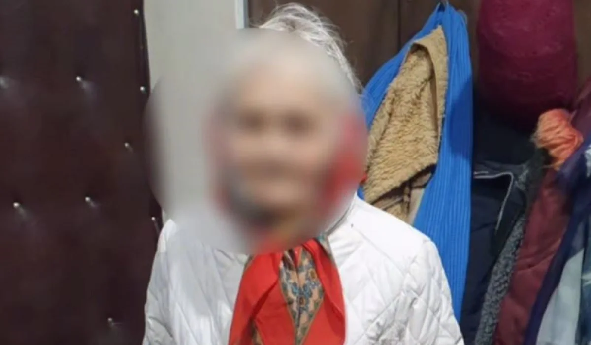 СҚО-да полицейлер мұзды суға түсіп кеткен әжейді құтқарып қалды (ВИДЕО)