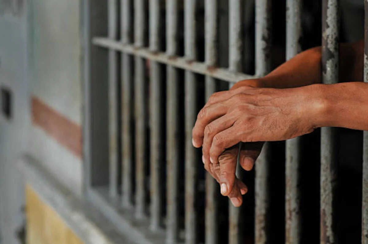 Тегін таратылған аяқ киім тәртіпсіздікке ұласты: кәсіпкер 5 тәулікке қамалды