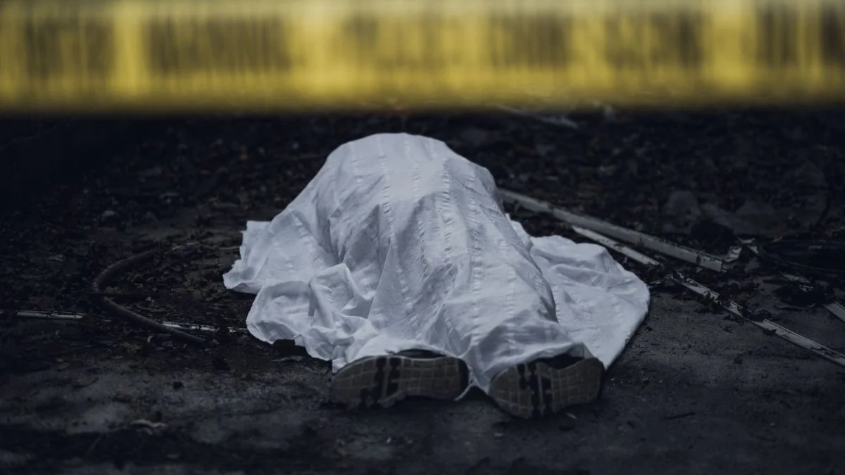 Өскеменде ер адам трамвай аялдамасында көз жұмды (ВИДЕО)