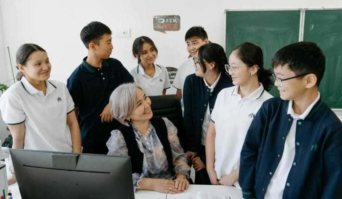 Қазақстандағы 165 мың мұғалім бір жыл бойы ChatGPT-ді тегін қолдана алады