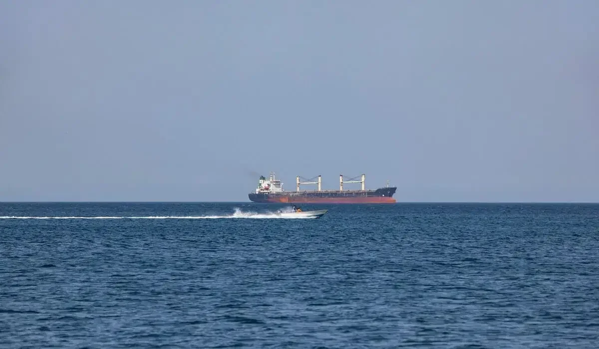 Иран Ормуз бұғазын қайта жабатынын мәлімдеді