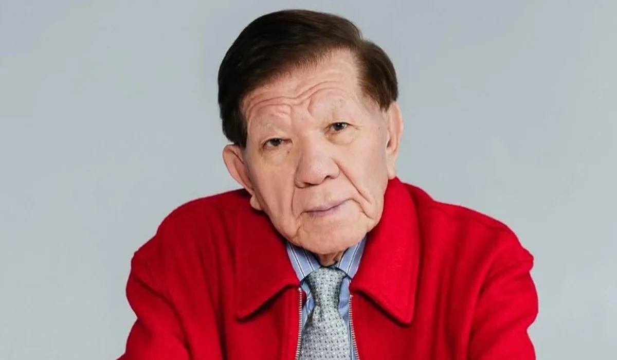 «Мұхтар аға қырғыз елінің де арқа сүйер асқар тауы еді»: президент Садыр Жапаров қазақ халқына көңіл айтты