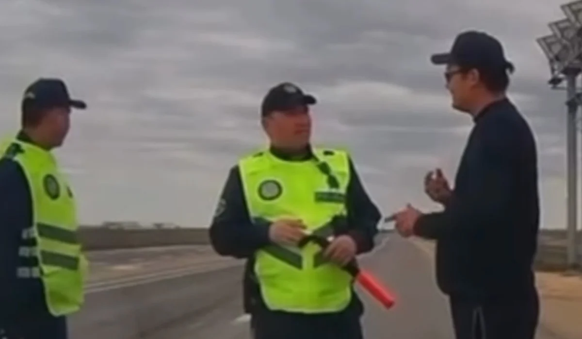 Ым-ишара тілімен жол ережесін түсіндірген полицей көпшіліктің ықыласына бөленді (ВИДЕО)