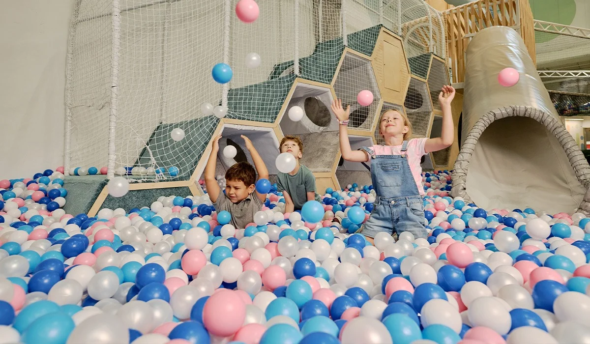 Сауда орталықтарындағы балалар ойнайтын орындарды тек бірінші қабатқа ғана салу керек – депутат