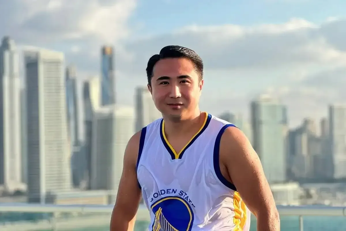 «Сот шешімі жоқ»: Қазақстанның құзырлы органдары блогер Қайсар Қамзаны елге әлі әкелген жоқ