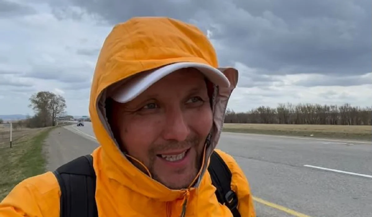 Меккеге жаяу сапарға шыққан: Астана тұрғыны 7 елді кесіп өтіп, 8 мың км жүрмек (ВИДЕО)