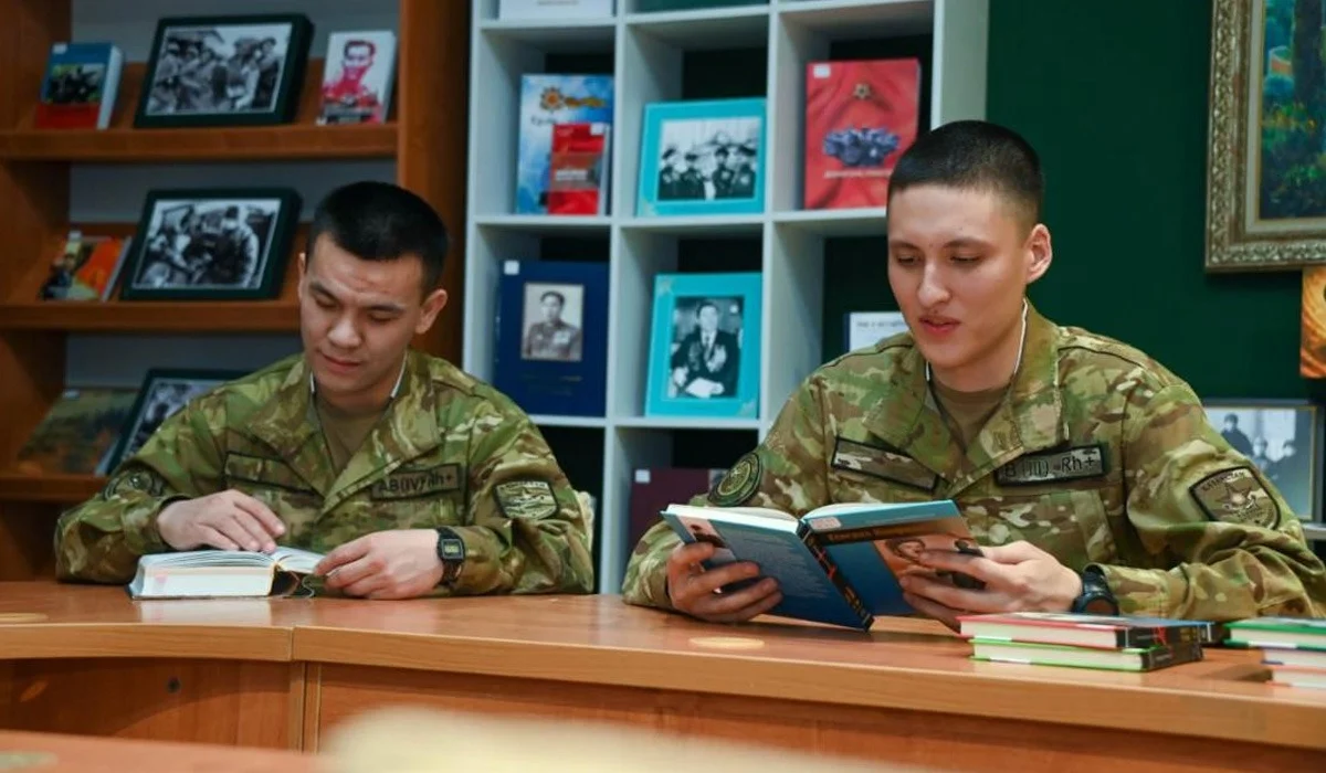 Қарулы күштердің жаңа талабы: енді Қазақстанда әскерге барған жігіттер жылына 5 кітап оқуға міндеттелді
