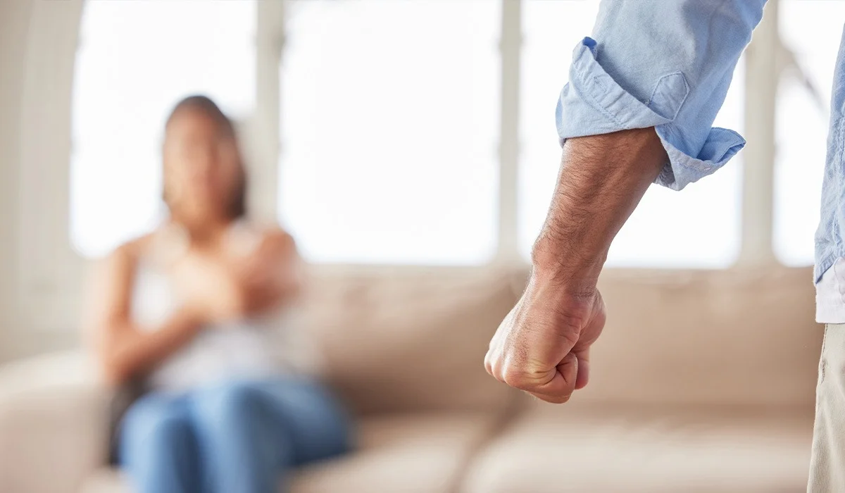 Темірмен ұрып, үстіне ыстық су құйған: Қарағандыда дәрігерлер жас келіншектің көкбауырын алып тастады