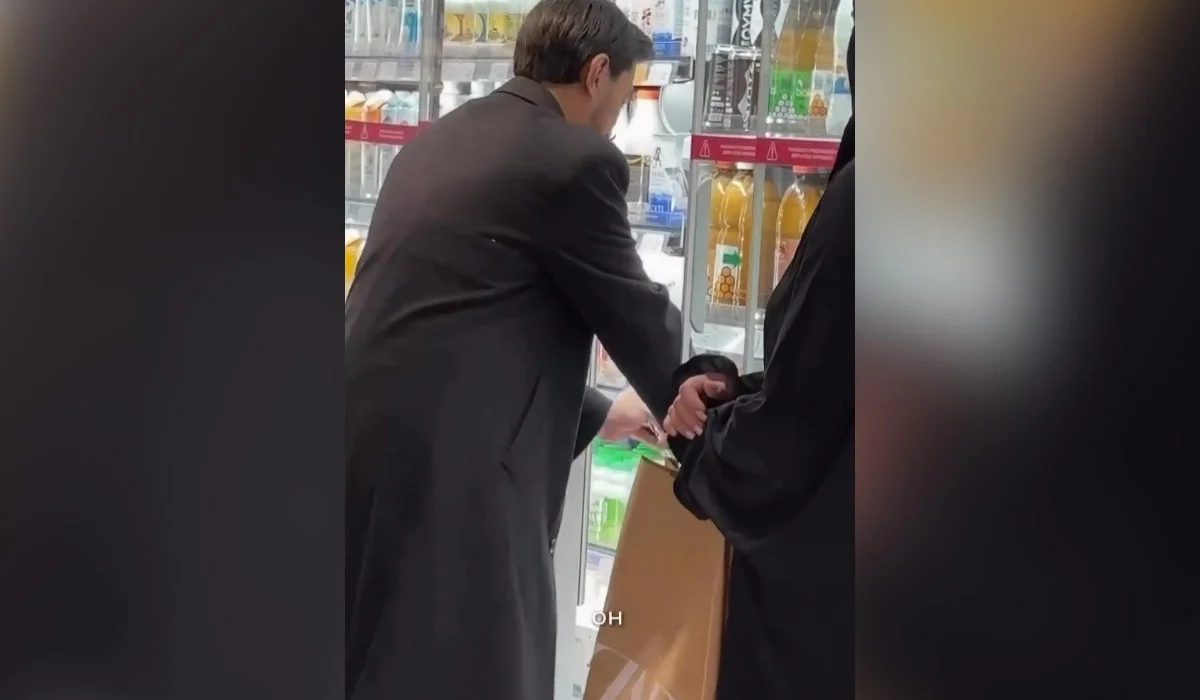 Алматыда 4 әйелдің бетін тұмшалап, қымызын жарнамалаған ер адам жазаланды (ВИДЕО)