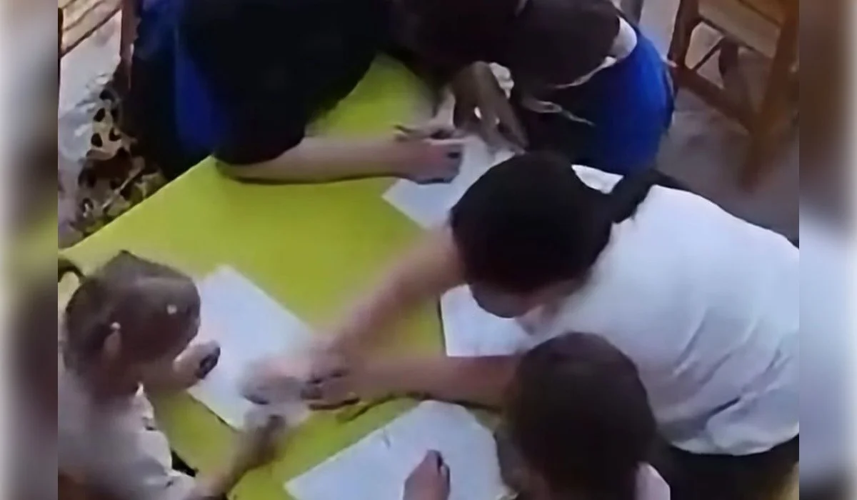 Теміртауда сәбидің бетінен жұдырықпен ұрған тәрбиеші ұсталды (ВИДЕО)