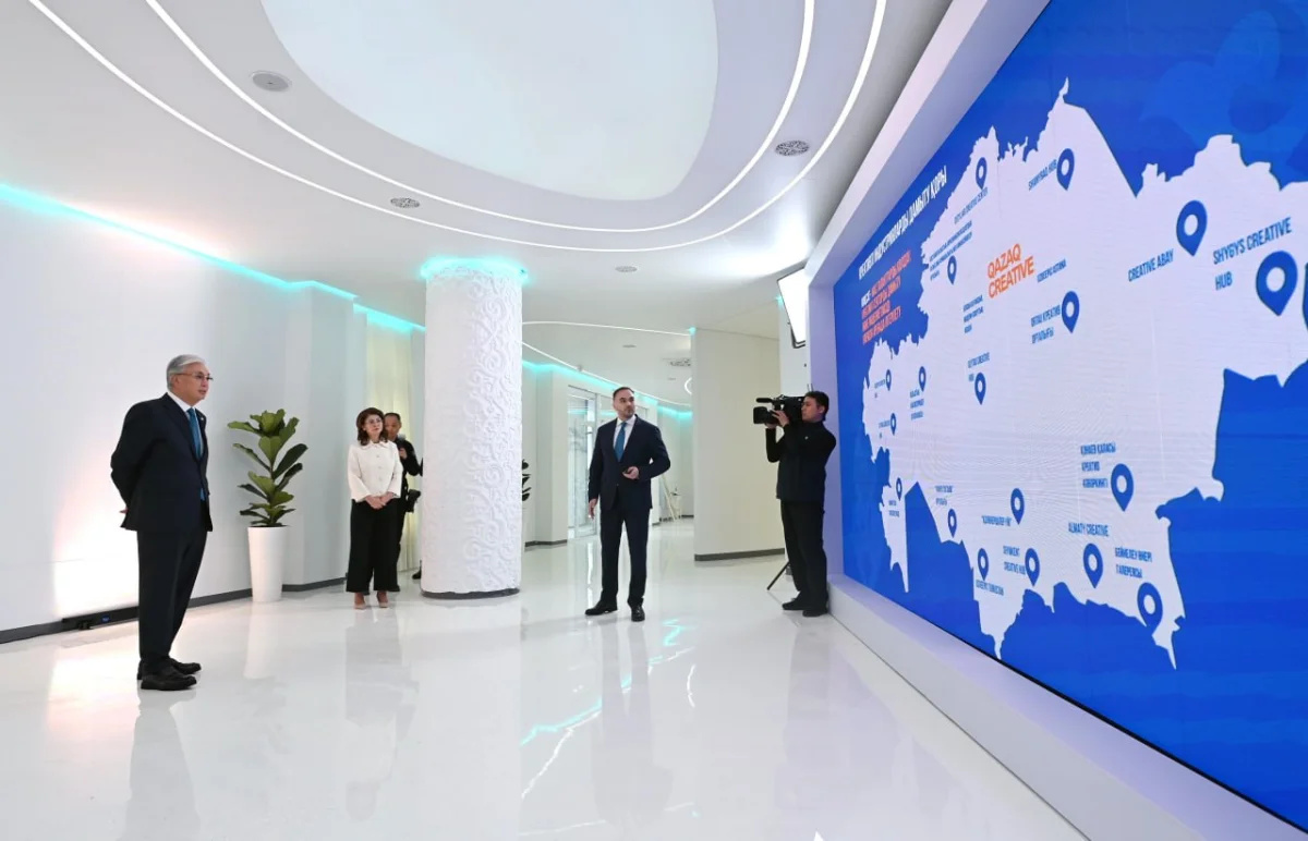 Президент Креативті индустрияны дамыту қорының кеңсесін аралап көрді