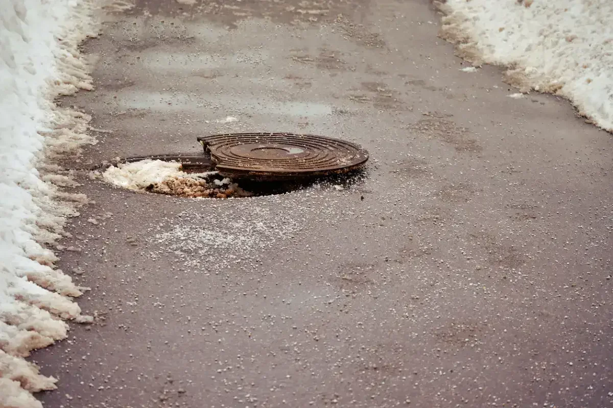 Шымкентте 24 метрлік құдыққа түсіп кеткен сәби құтқарылды