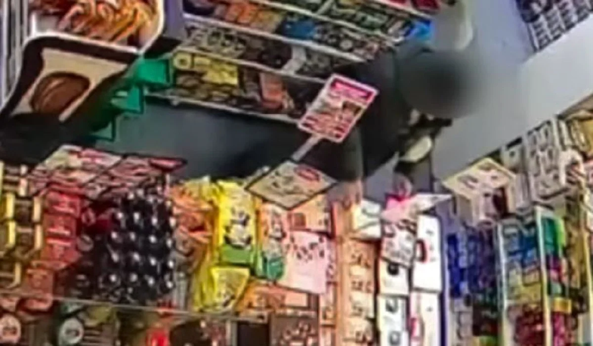 Өскеменде тәттіқұмар ұры 10 күнде дүкеннен ондаған қорап шоколад ұрлаған