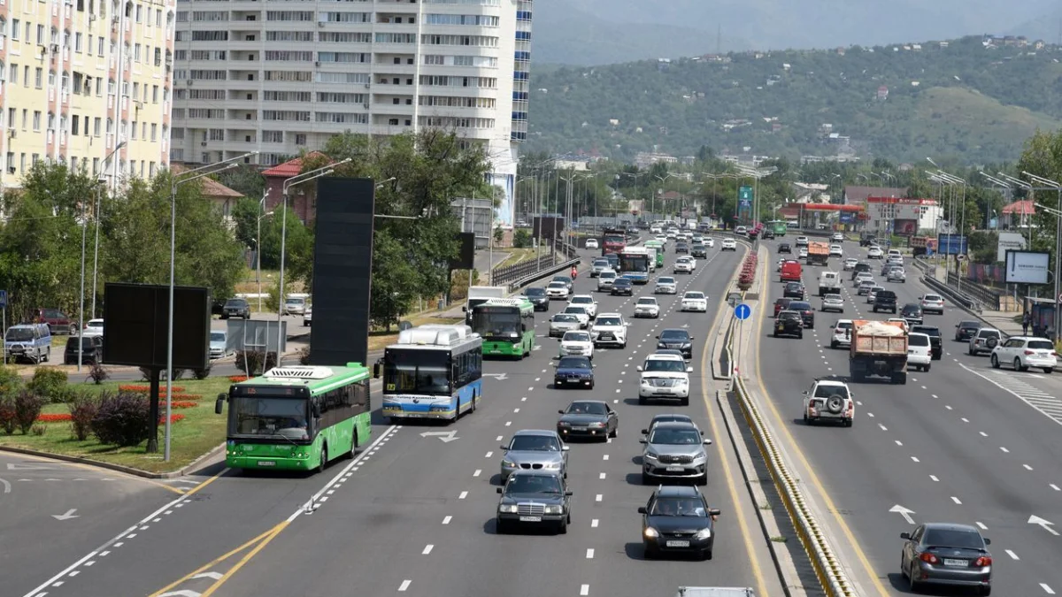 Алматыда келесі жылы жеңіл көліктерге қойылатын талаптар күшейеді