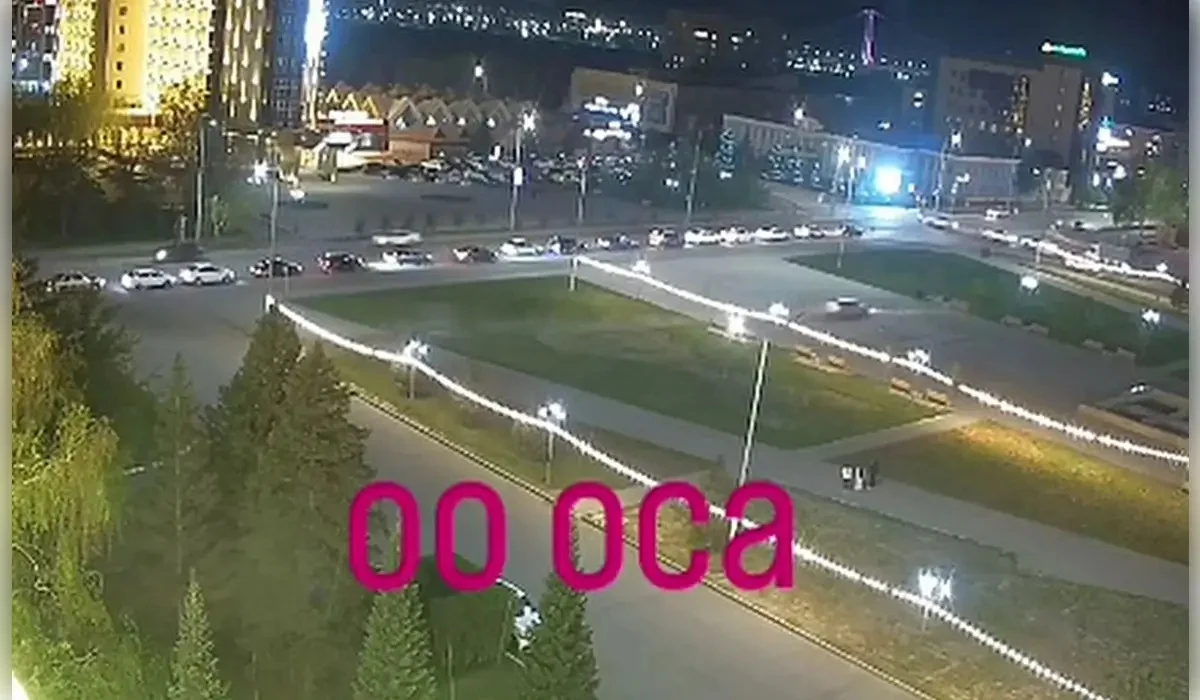 Семейде мас жүргізуші Абай атындағы кітапхана ғимаратына соғылды (ВИДЕО)