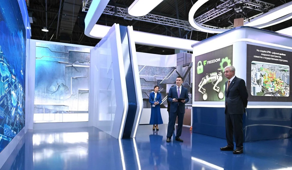 Тоқаев Алматыда өздігінен жүретін роботаксилерді өз көзімен көріп қайтты