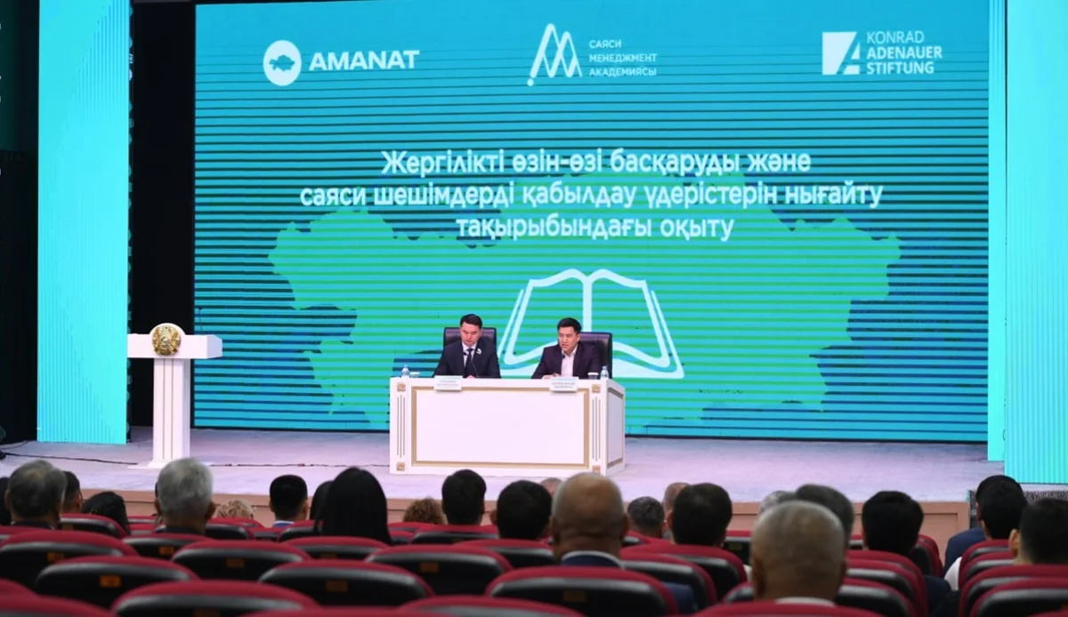 «AMANAT»: Қонаевта депутаттар мен әкімдер халықпен жұмыс істеудің жаңа тәсілдерін меңгеруде