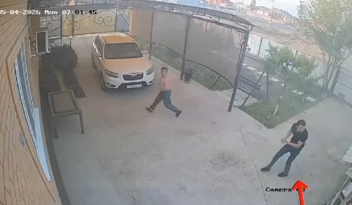 Атырауда полиция қызметкері таңғы уақытта ер адамды өрттен құтқарып қалды