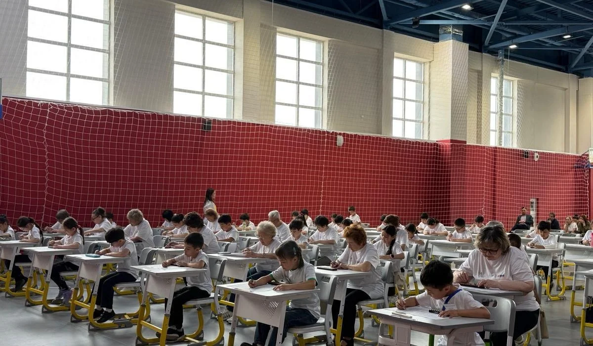 Елордада өткен зияткерлік сайыста балалар мен қариялар бақ сынады