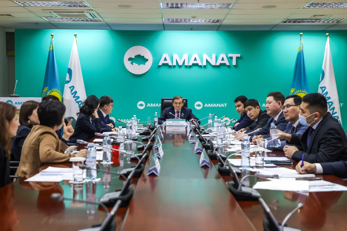 «AMANAT»: Сарапшылар Экологиялық кеңестің отырысында қалдықтарды қайта өңдеу мәселелерін талқылады
