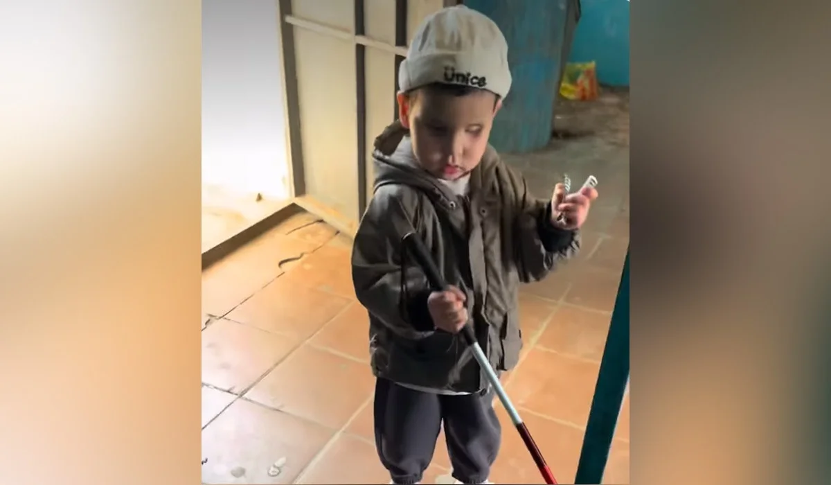 «Далаға тастап кетпейсің ғой?»: Маңғыстау облысындағы үш жасар зағип баланың видеосы шетелдіктерді жылатты (ВИДЕО)