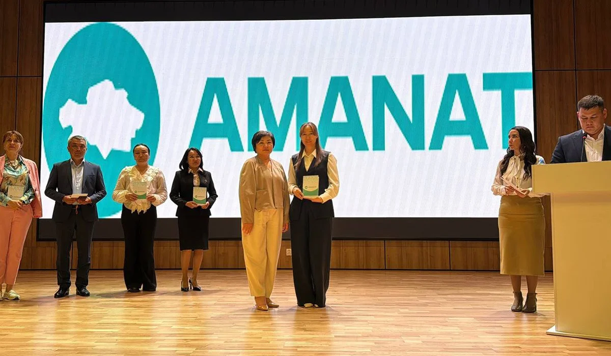 Астанада 100-ден астам ұстаз «AMANAT» партиясының қатарына қабылданды