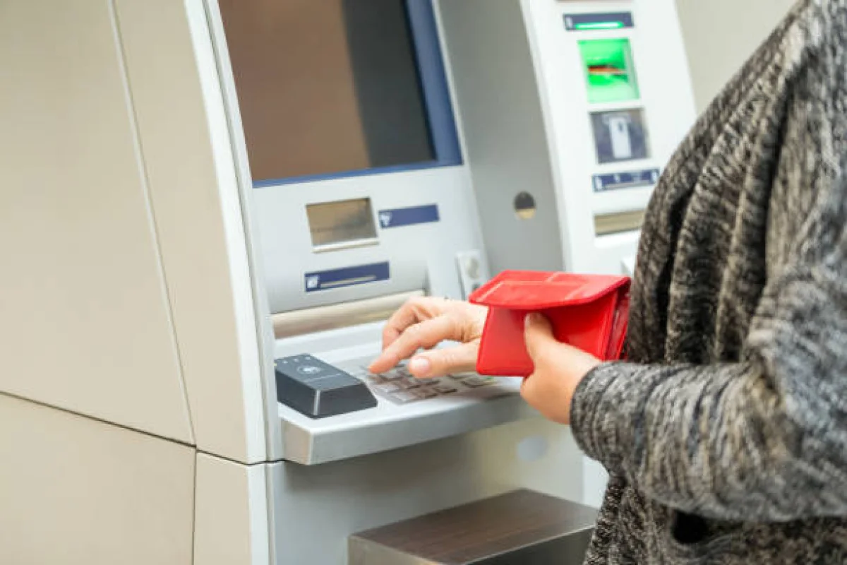Қостанайда зейнеткер күмәнді шотқа 6 млн теңге аудара жаздады
