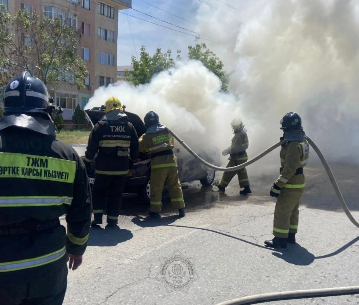 Тараз қаласында жеңіл автокөлік отқа оранды
