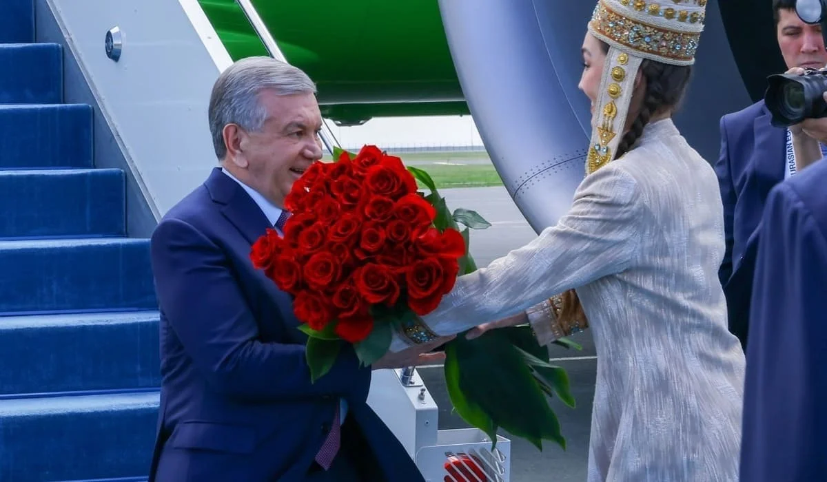 Қазақстанға Өзбекстан президенті Шавкат Мирзиёев келді