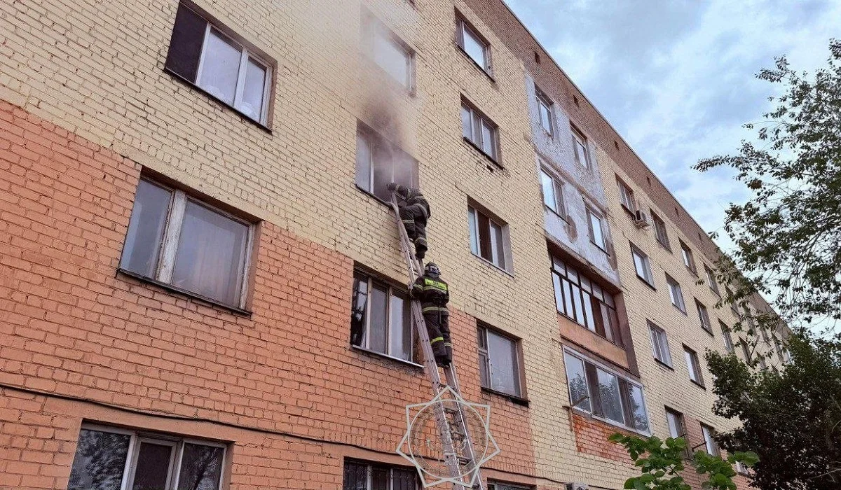Астанада жатақхананың жоғары қабаты қап-қара түтінге оранды (ВИДЕО)