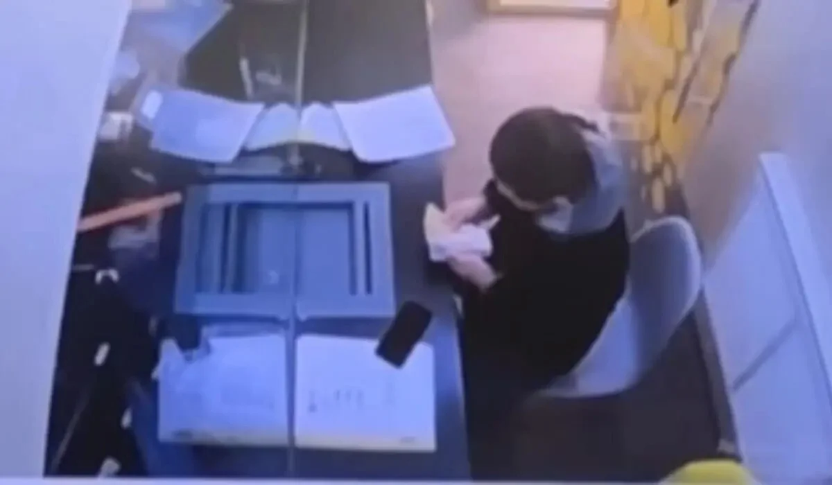 Атыраудағы қанды өлім: күйеу баласы қайын жұртының алтындарын ломбардқа тапсырған сәті видеоға түсіп қалған
