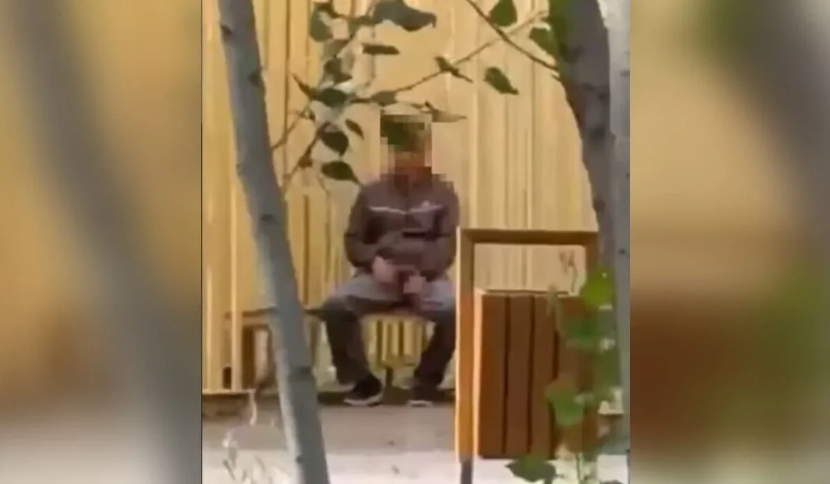 Астанада саябақта отырған ер адам жыныс мүшесін шығарып, өзгелерді шошытты (ВИДЕО)