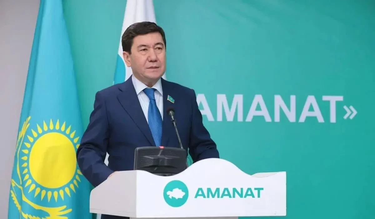«Қазір біз үлкен өзгерістің алдында тұрмыз»: Ерлан Қошанов «AMANAT» партиясының тарихи белестері туралы айтты