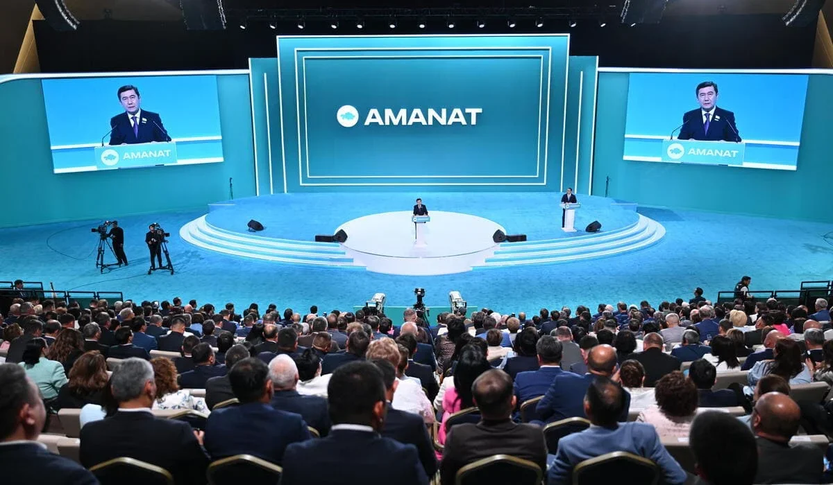 Президенттік бағыттағы қуатты күшейту: «AMANAT» съезі «Әділетке» қосылуды қолдады