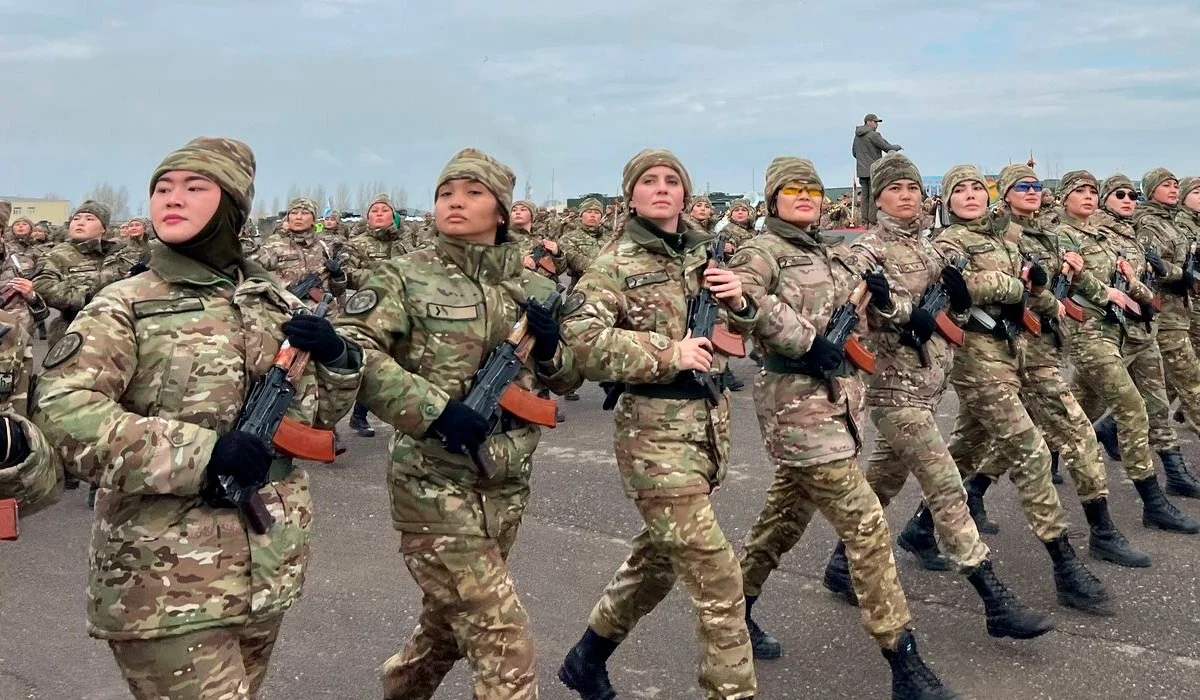 Қазақстанда қыздарды міндетті әскери қызметке шақыру жоспарда бар ма