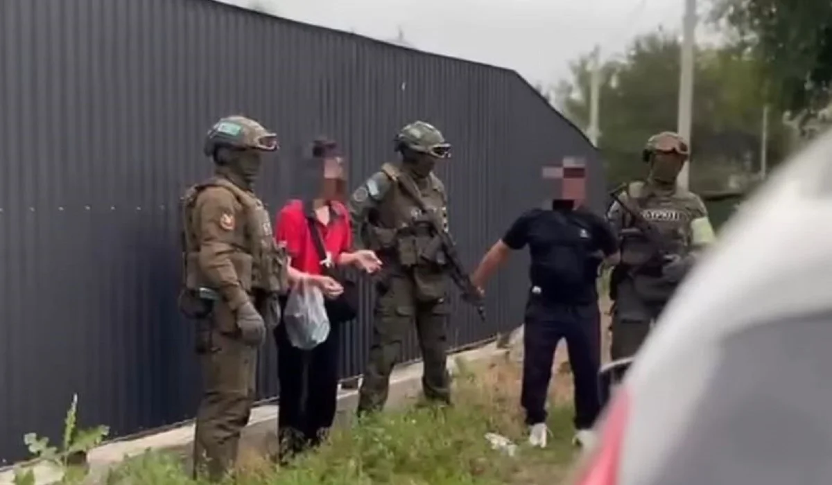 Талдықорғанда есірткі таратып жүрген ерлі-зайыпты ұсталды (ВИДЕО)