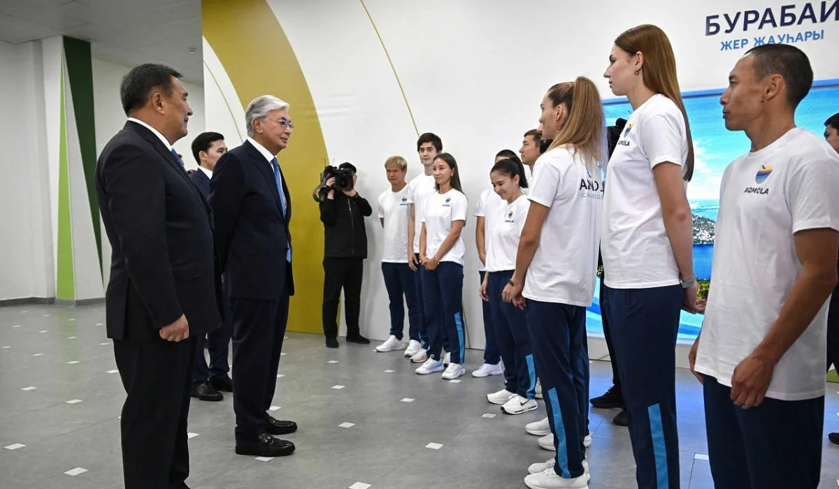 Президент Burabay Arena спорт сарайына барып, облыстың танымал спортшыларымен әңгімелесті